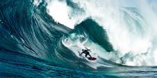 storm_surfers_01