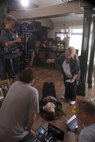 Jennifer_Lynch_filming_chained